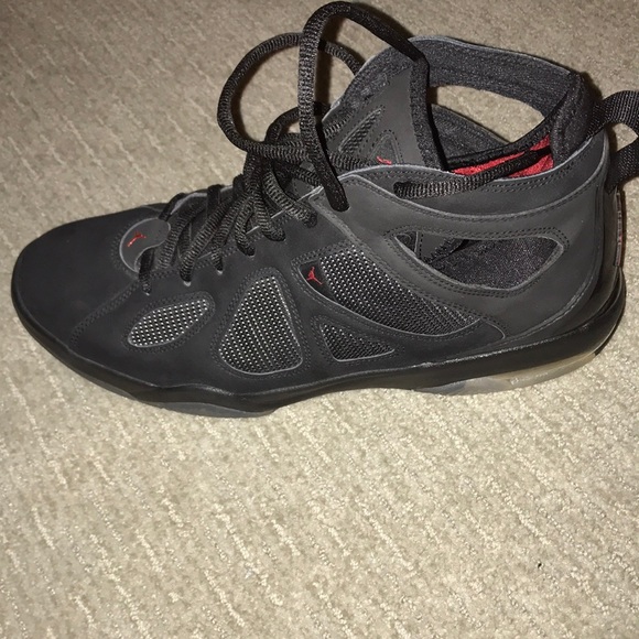 Size 13 Air Jordan taking flight - Picture 3 of 4